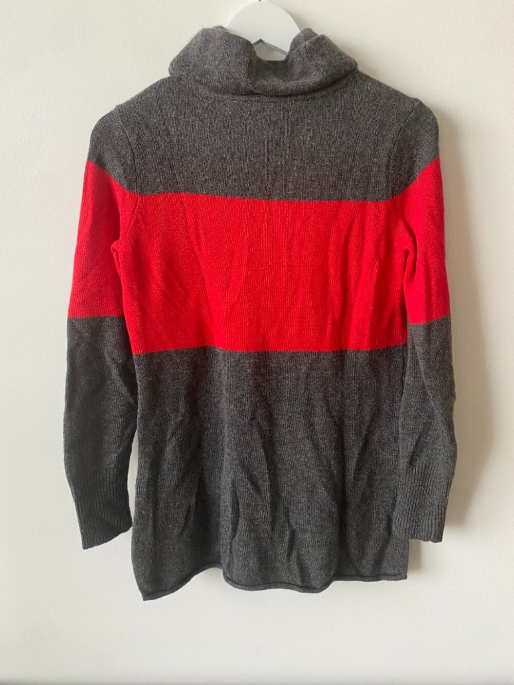 Athleta Colorblock Turtleneck Sweater Gray Red Size Medium Cozy Knit Tunic - Picture 2 of 7